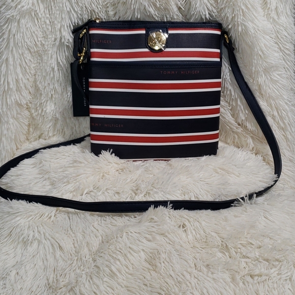 Tommy Hilfiger Handbags - Tommy Hilfiger Crossbody Bag